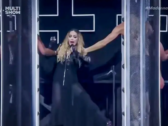Con símbolos cristianos y pornografía, el espectáculo de Madonna se convierte en un “ritual satánico”