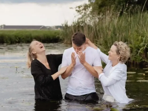 Los delincuentes son evangelizados y bautizados en Holanda