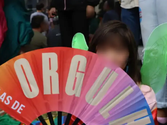 Desfile Gay tiene bloqueo con “niños trans”