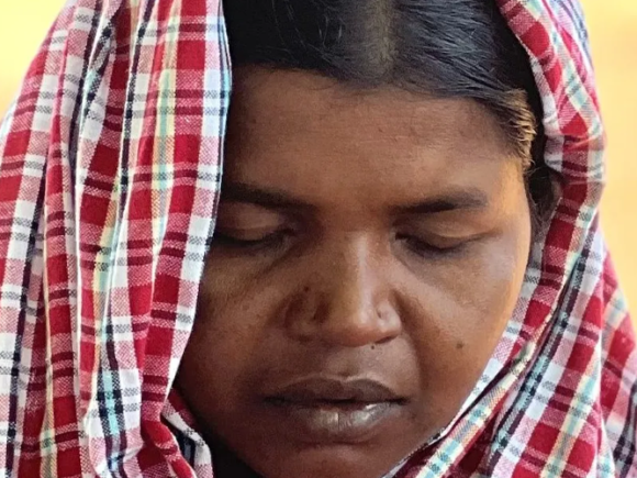 La viuda de un cristiano asesinado por su fe se ve obligada a huir a la India